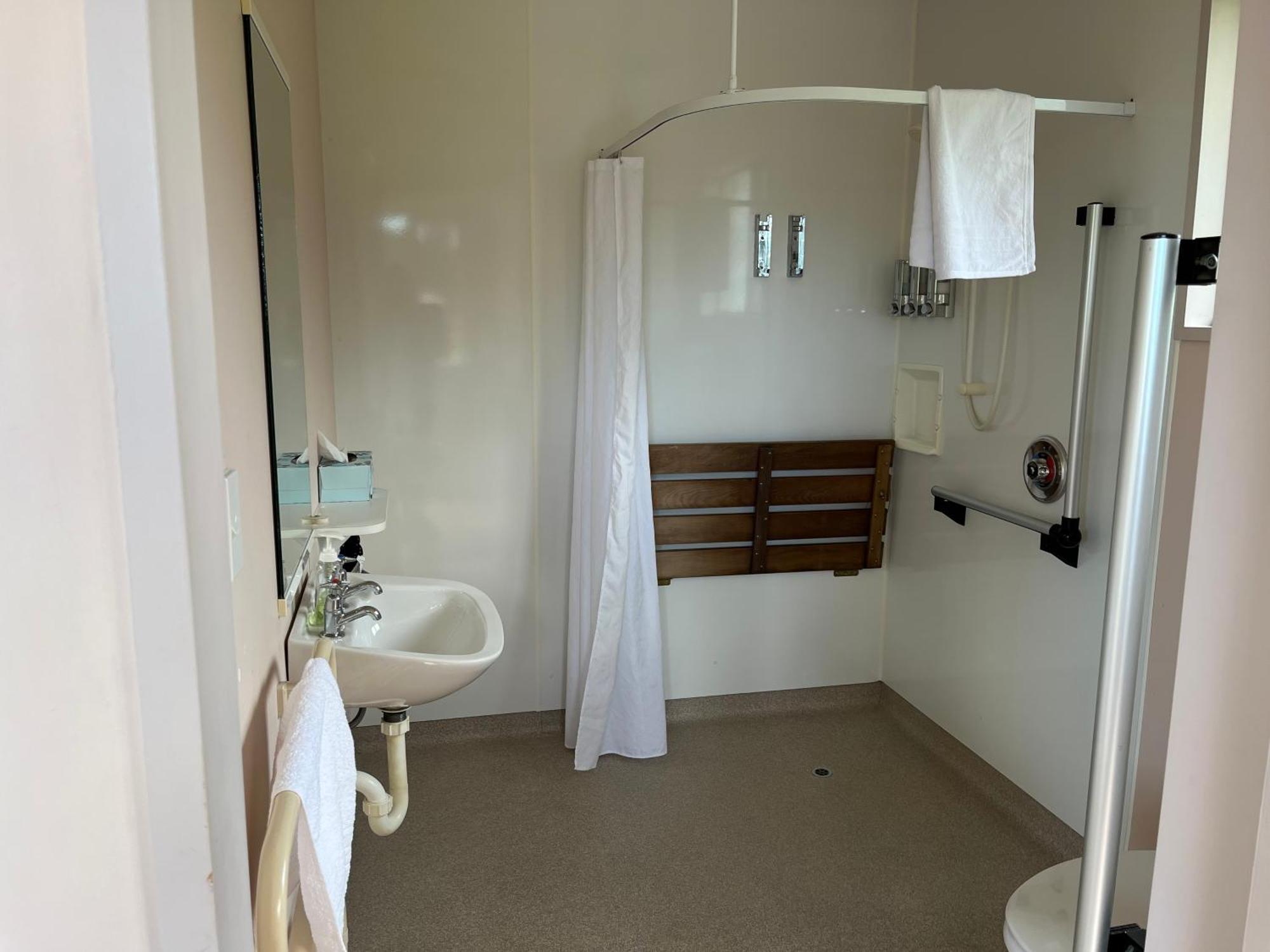 Carrickfergus Cottage Unit 1 Harihari Bagian luar foto